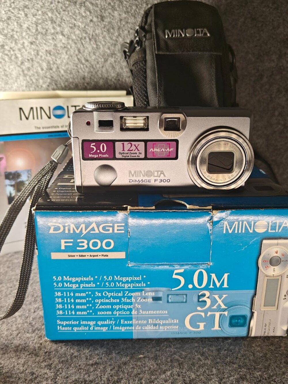 Minolta DiMAGE F300 5MP Digital Camera PREOWNED w/ Case + 32MB SD Card